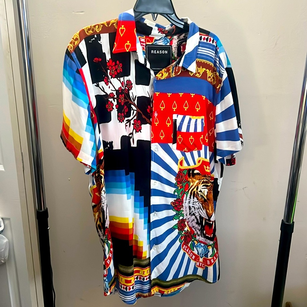 Short sleeve button down XL shirt